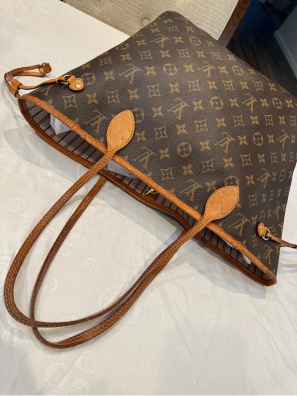 Authentic Louis Vuitton Neverfull MM bag with pink interior - Picture 6 of 14